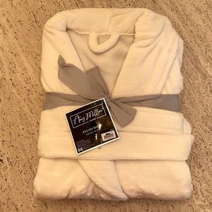 NWT Amy Miller Plush Short Robe